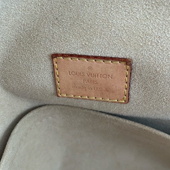 Authentic LV Monogram Manhattan GM - Picture 10 of 14